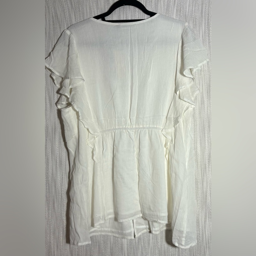 Doe & Rae White Button-Up Blouse - Picture 4 of 4